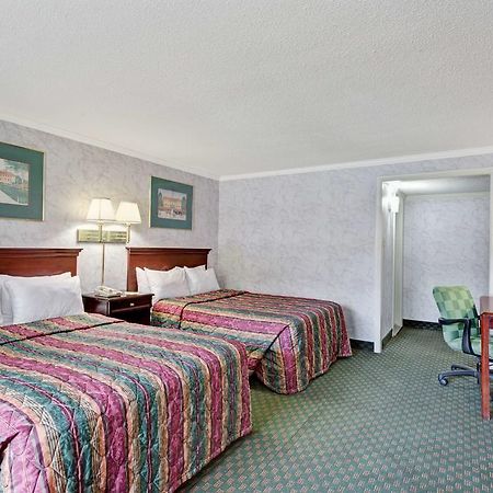 Days Inn Williamsburg Colonial Area エクステリア 写真