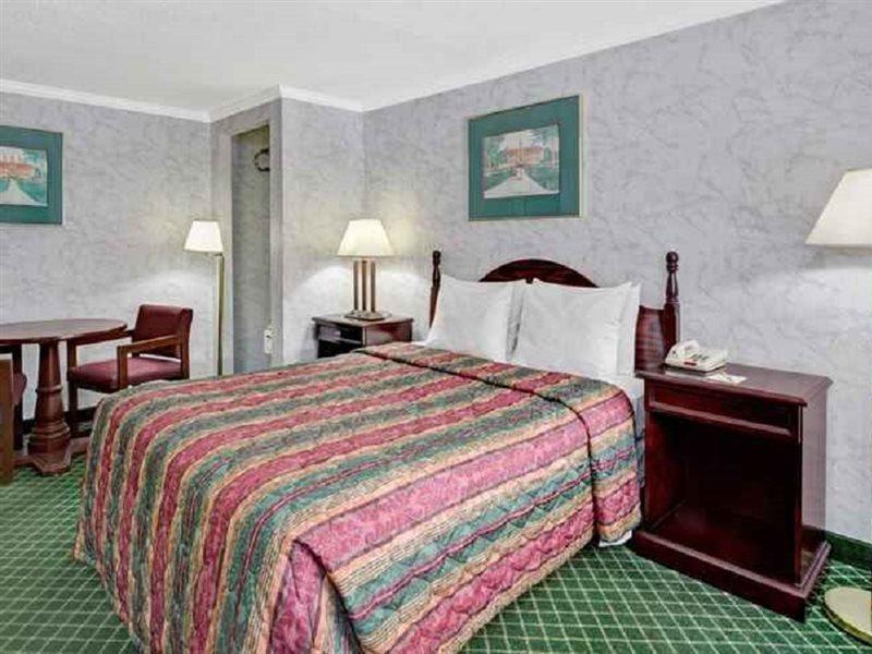 Days Inn Williamsburg Colonial Area エクステリア 写真
