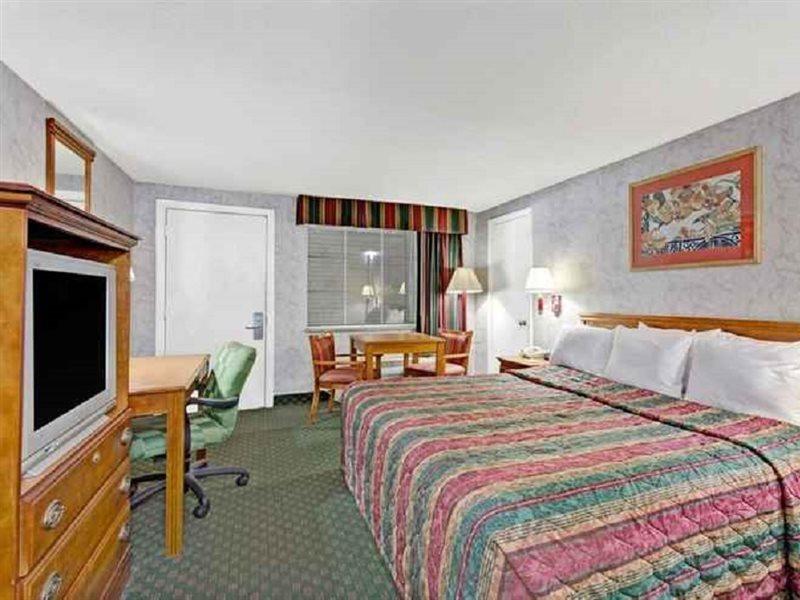 Days Inn Williamsburg Colonial Area エクステリア 写真
