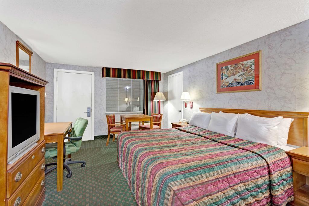 Days Inn Williamsburg Colonial Area エクステリア 写真