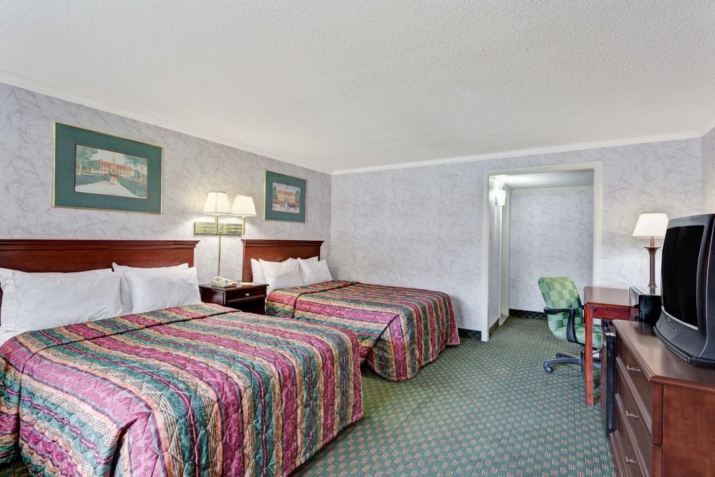 Days Inn Williamsburg Colonial Area エクステリア 写真