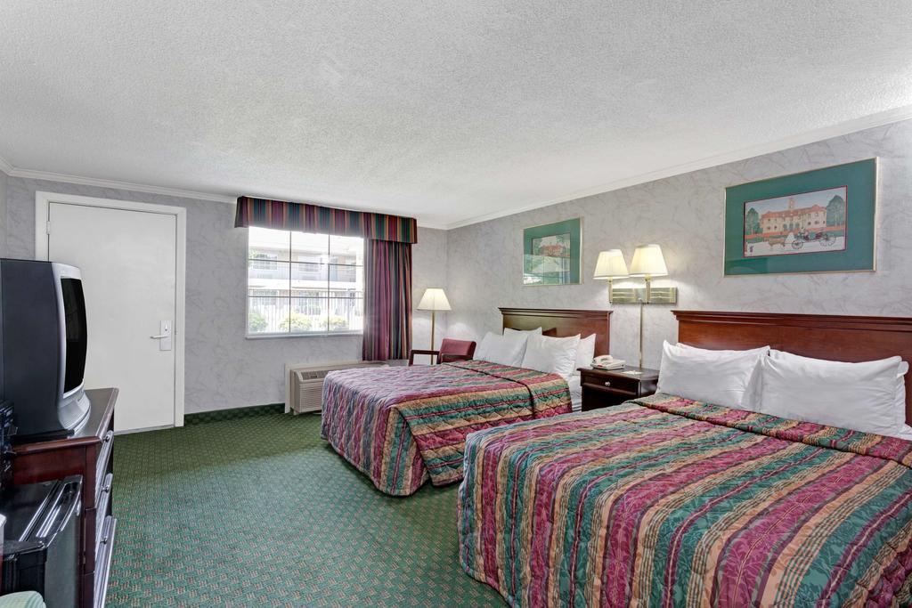 Days Inn Williamsburg Colonial Area エクステリア 写真