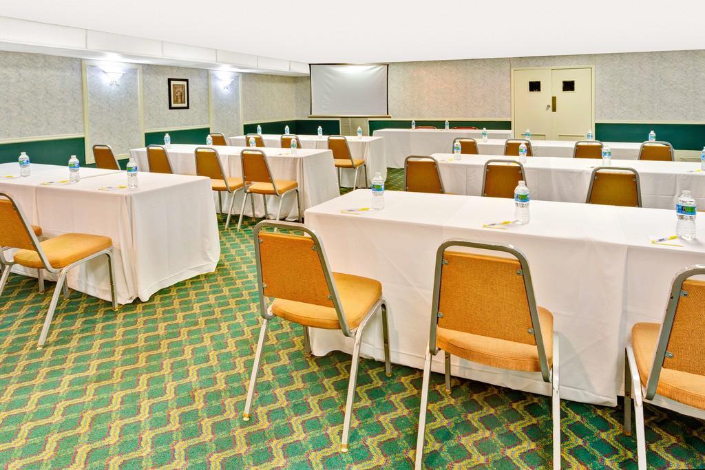 Days Inn Williamsburg Colonial Area エクステリア 写真