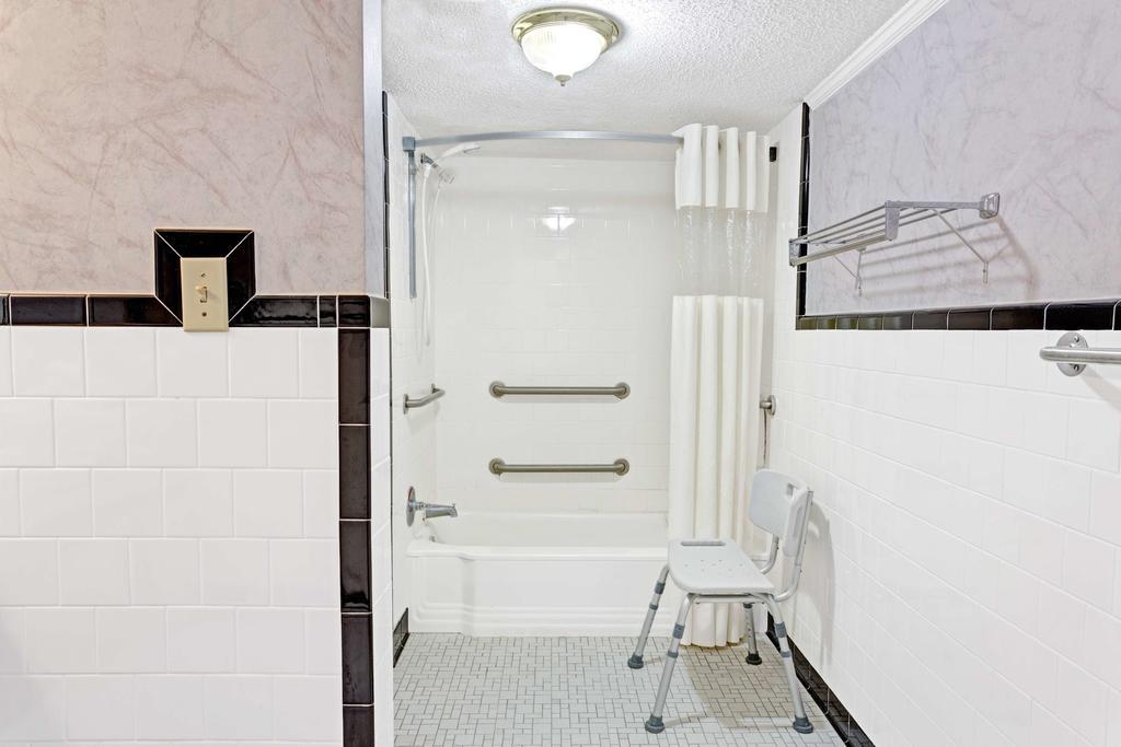 Days Inn Williamsburg Colonial Area エクステリア 写真